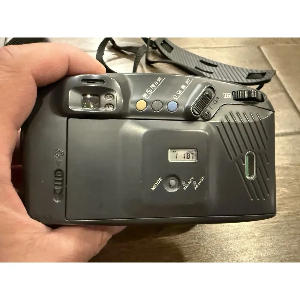 Pentax Film Point Shoot Camera Zoom 105-R 35mm with Case Vintage For Parts Only